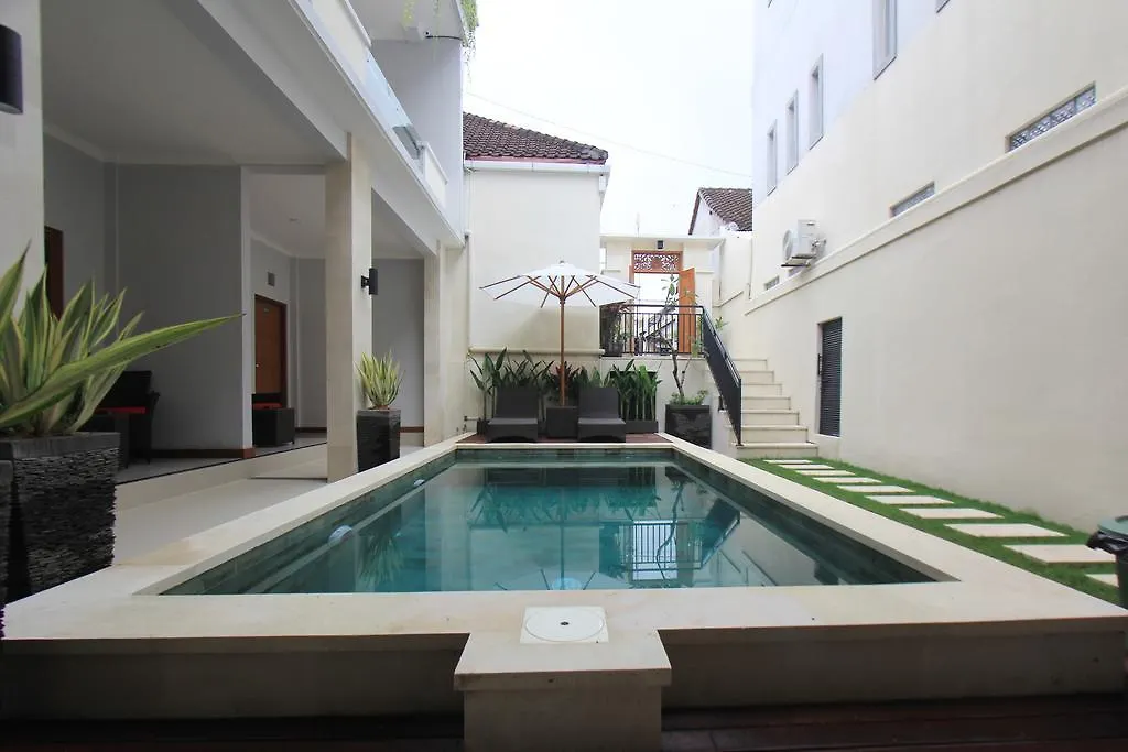 Tom Guest House Legian