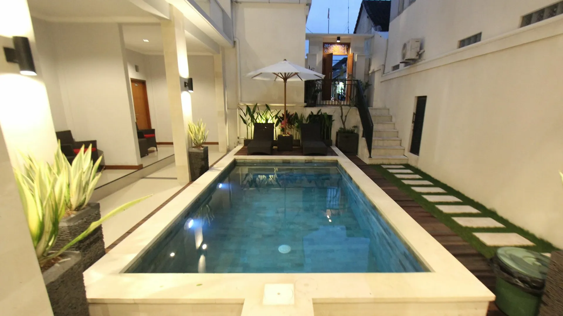 Tom Guest House Legian