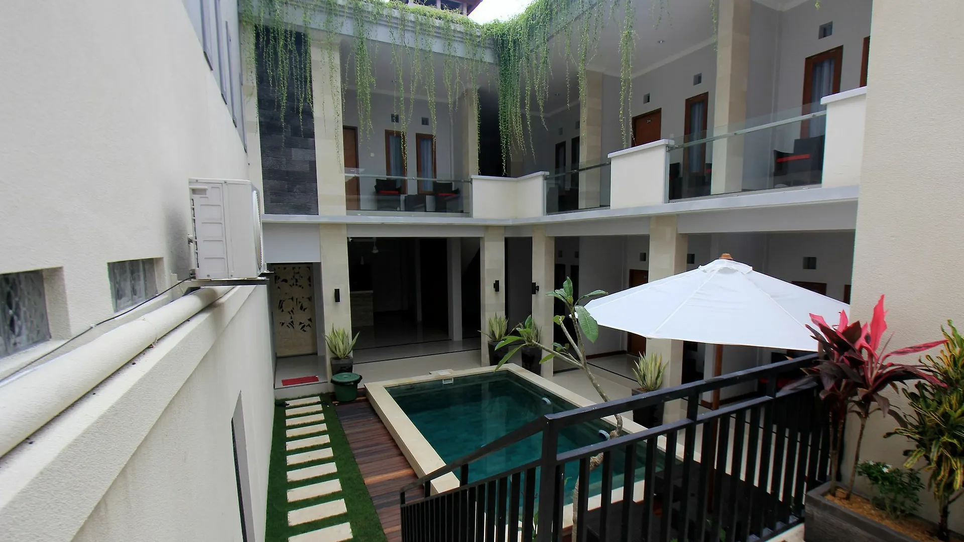 Tom Guest House Legian