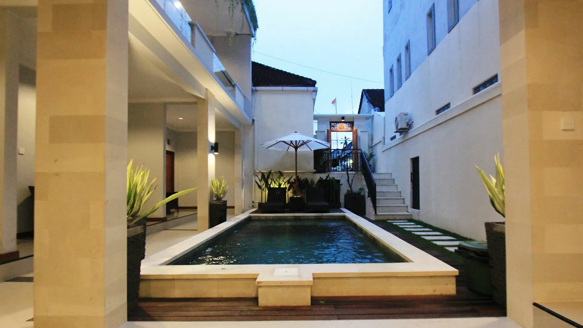 Tom Guest House Legian