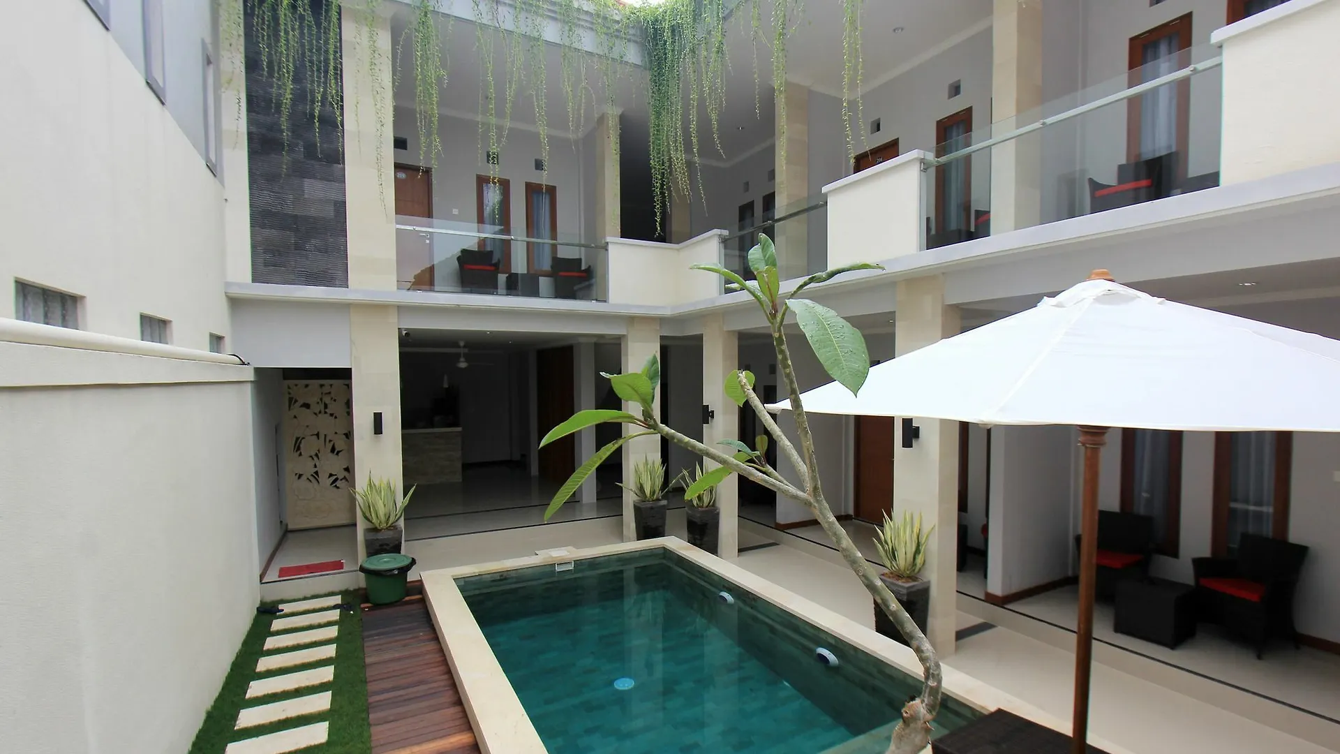 Tom Guest House Legian